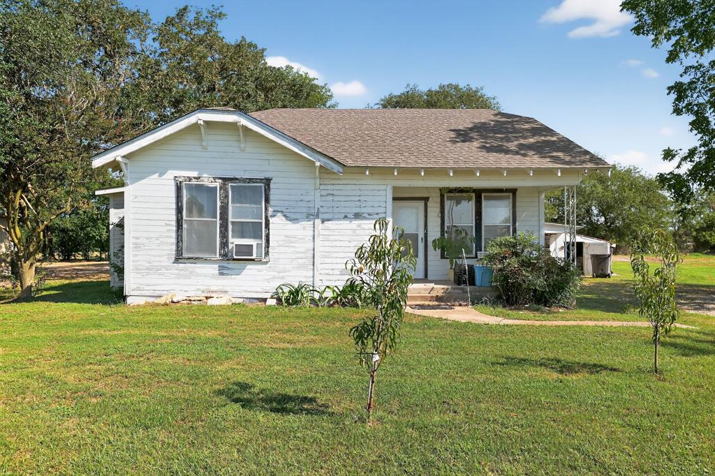 5485 Highway 7 Marlin, TX 76661 - Photo 29 of 36 View of front facade with a front lawn and roof with shingles