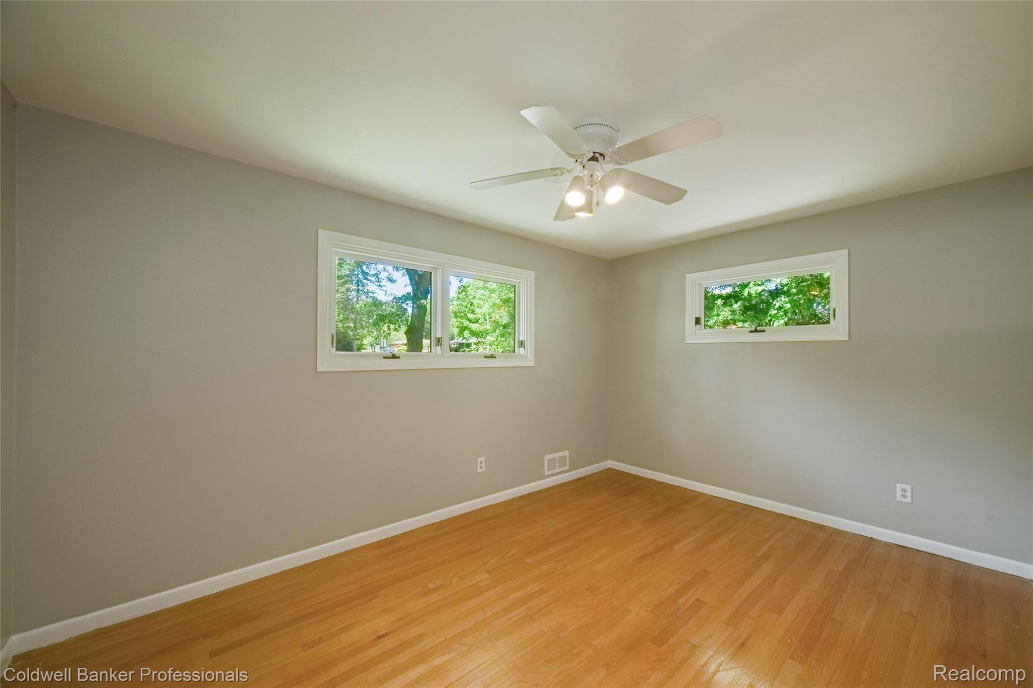 28390 Farmington Road Farmington, MI 48334 - Photo 15 of 37 Master Bedroom