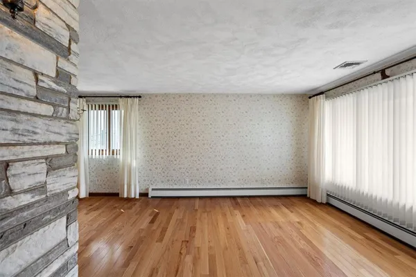 $379,900 | 30 Dover Avenue, East Providence, RI 02914