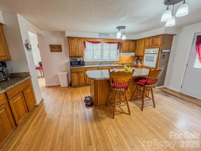 $379,000 | 2301 Silvers Mill Road, Marshall, NC 28753