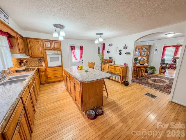 $379,000 | 2301 Silvers Mill Road, Marshall, NC 28753