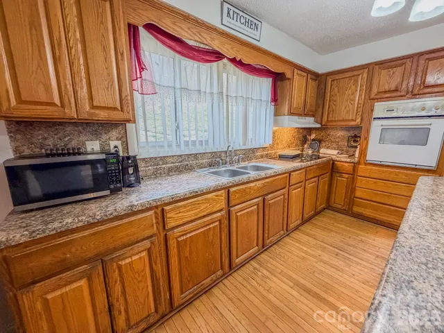 $379,000 | 2301 Silvers Mill Road, Marshall, NC 28753