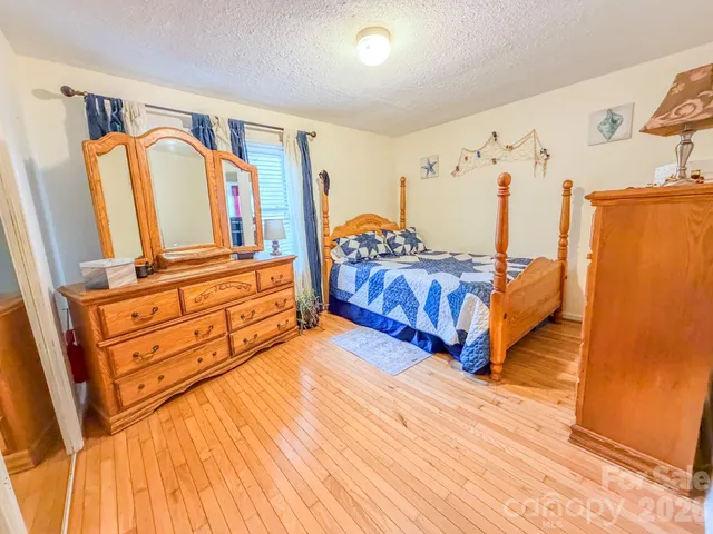 $379,000 | 2301 Silvers Mill Road, Marshall, NC 28753