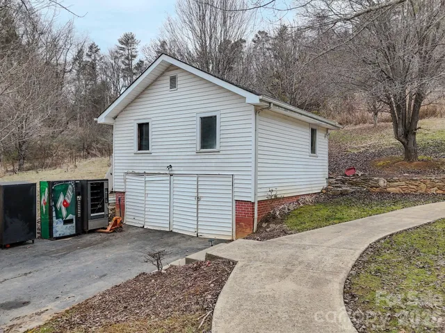 $379,000 | 2301 Silvers Mill Road, Marshall, NC 28753