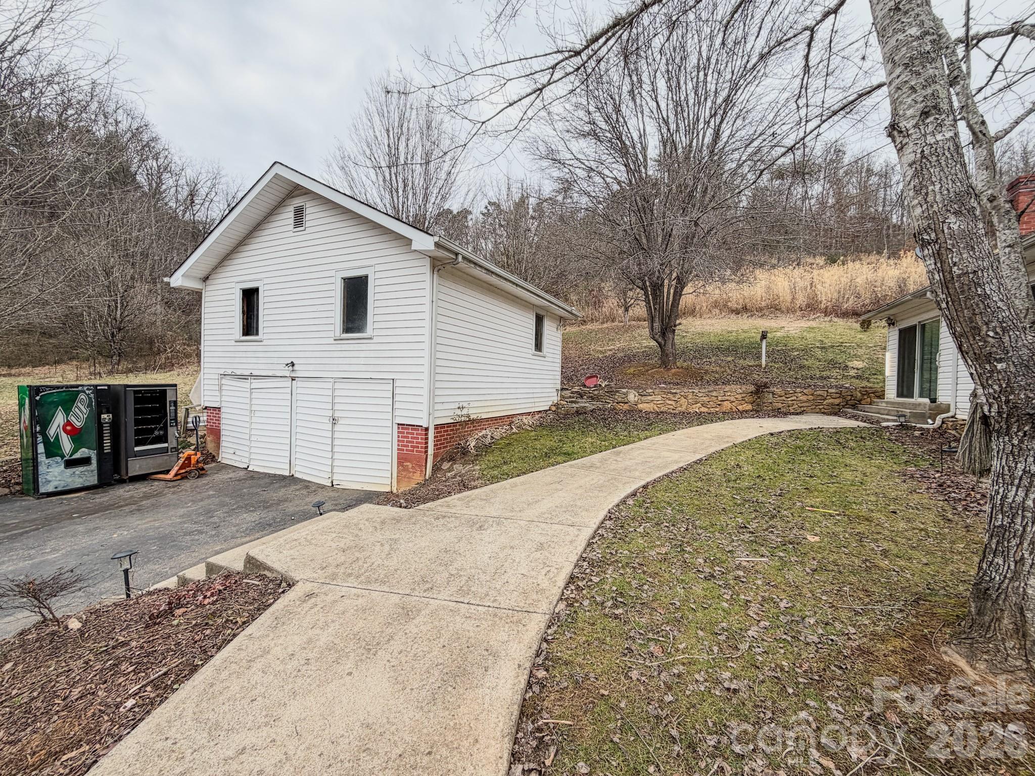 2301 Silvers Mill Road Marshall, NC 28753 - Photo 3 of 47