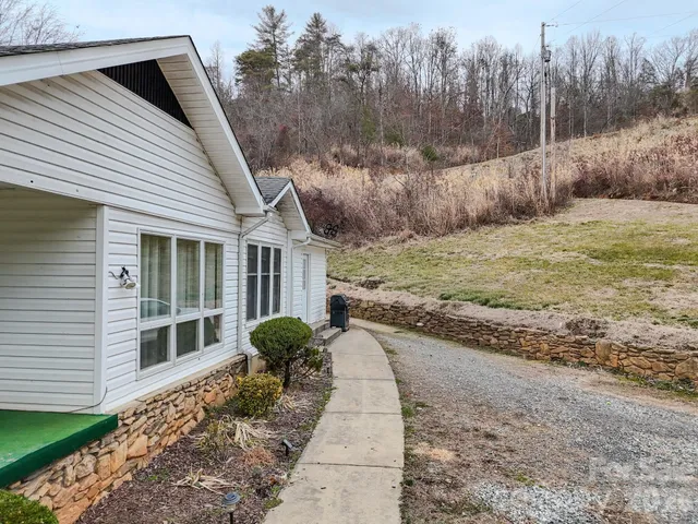 $379,000 | 2301 Silvers Mill Road, Marshall, NC 28753