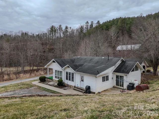$379,000 | 2301 Silvers Mill Road, Marshall, NC 28753