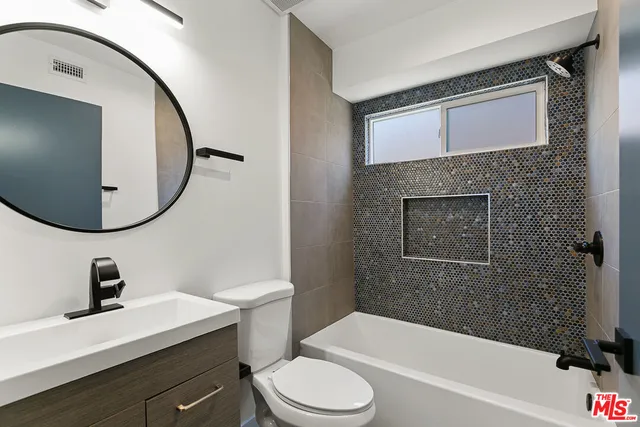 $2,895 | 2922 Hauser Boulevard, Unit 2, Los Angeles, CA 90016