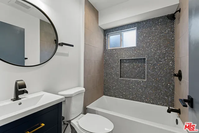 $2,895 | 2922 Hauser Boulevard, Unit 2, Los Angeles, CA 90016