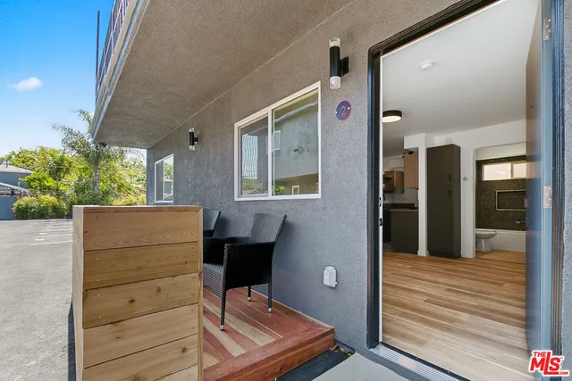 $2,895 | 2922 Hauser Boulevard, Unit 2, Los Angeles, CA 90016