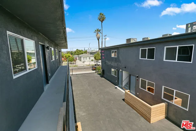 $2,895 | 2922 Hauser Boulevard, Unit 2, Los Angeles, CA 90016