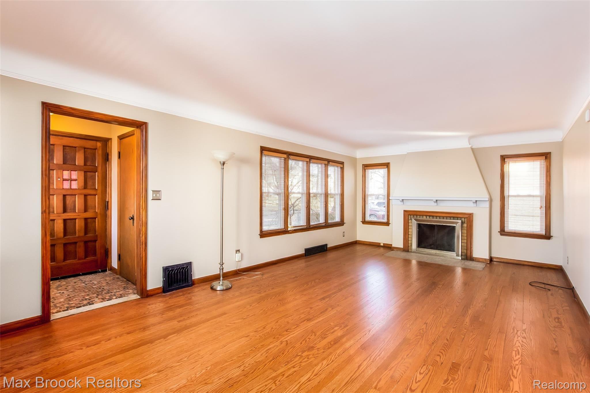 745 Menominee Road Pontiac, MI 48341 - Photo 2 of 21 Living Room and Entry.jpg