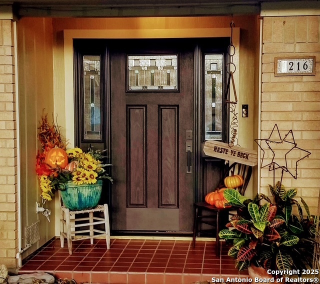 1216 Mocking Bird Circle Pleasanton, TX 78064 - Photo 3 of 31 a couple of table and chair in a room