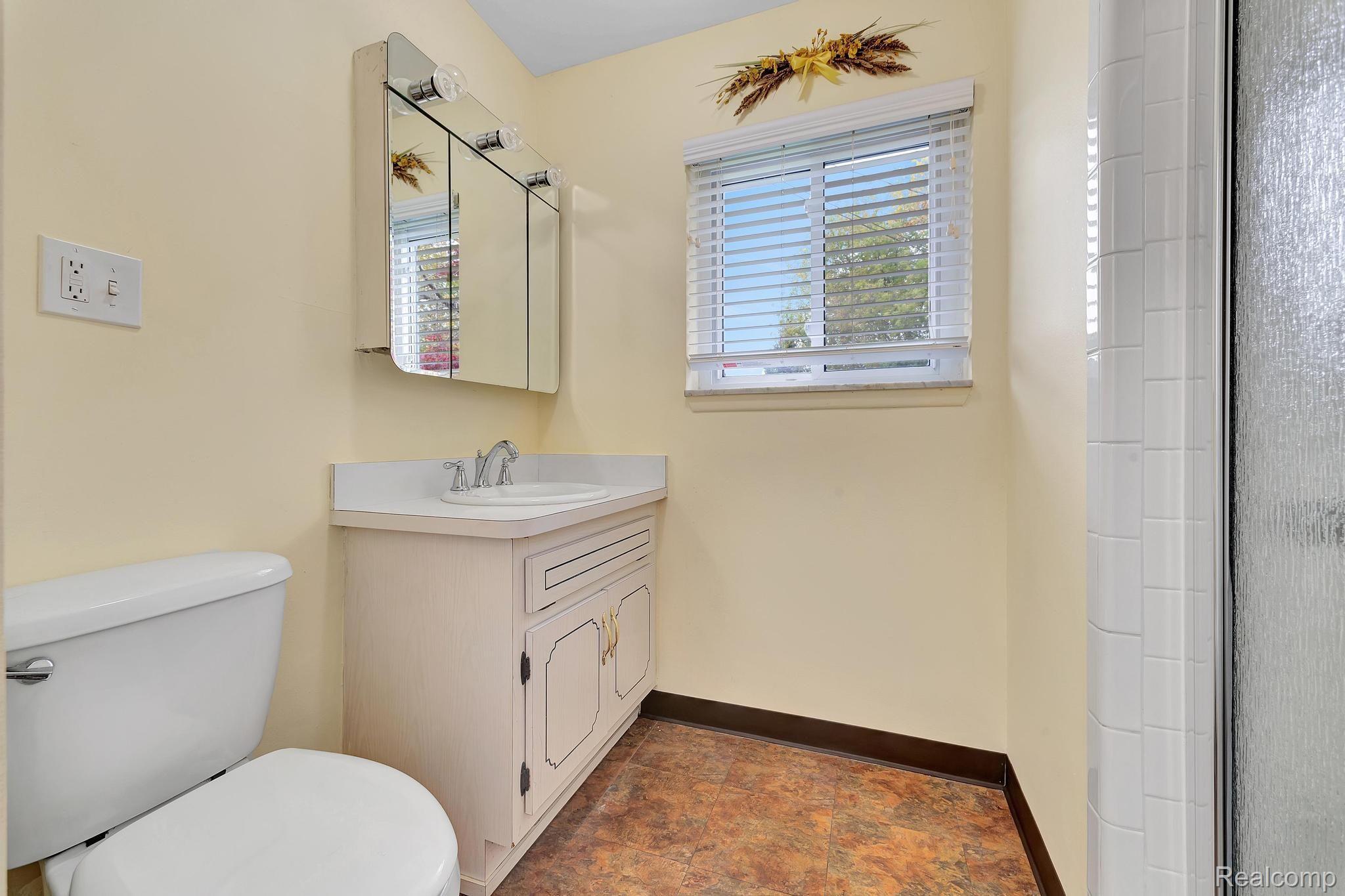 1011 Stellma Lane Rochester, MI 48309 - Photo 33 of 58 Gallery Image 33