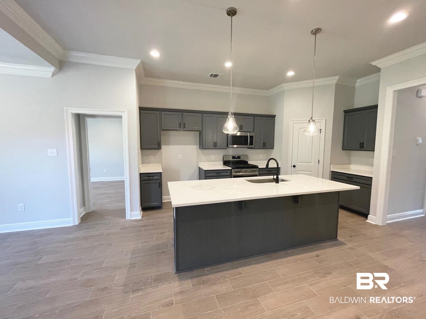 1424 Fenton Circle Foley, AL 36535 - Photo 4 of 20 Kitchen featuring sink, stainless steel appliances, pendant lighting, and a center island with sink