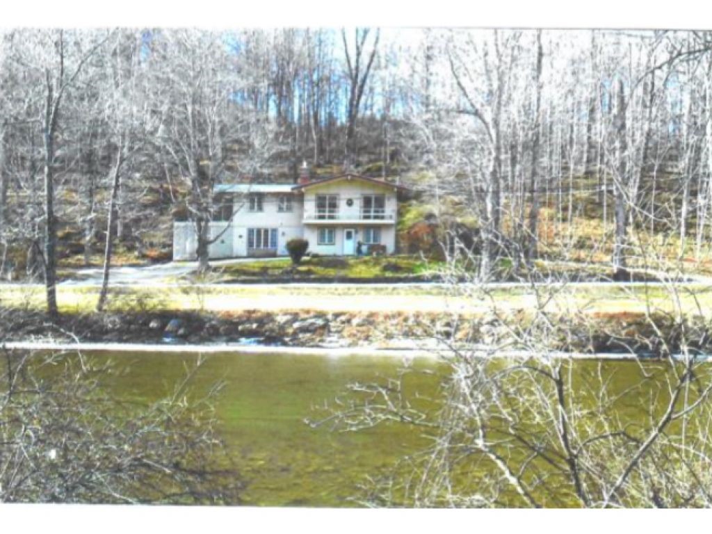 3123 River Road Arlington, VT 05250 - Photo 1 of 16 Gallery Image 1