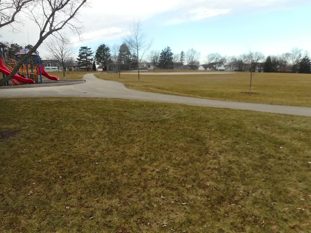 $215,000 | 2207 Ramsey Circle, Streamwood, IL 60107