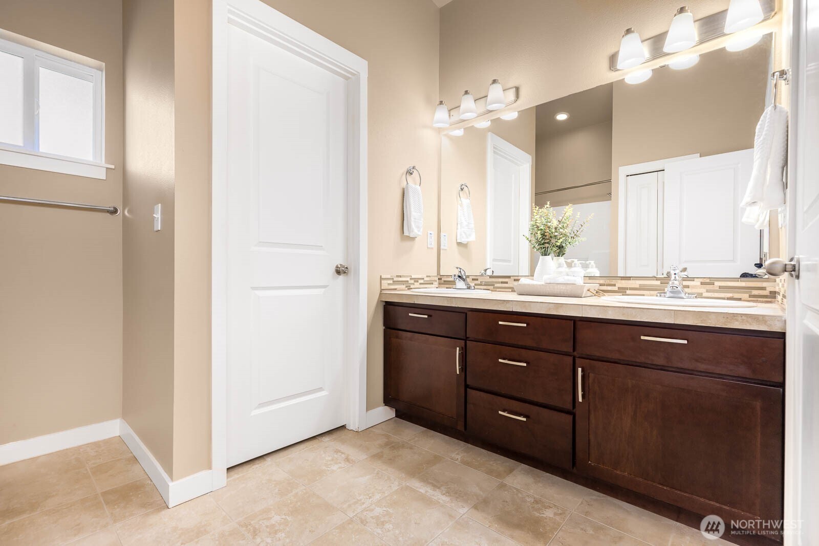 932 North 96th Street Seattle, WA 98103 - Photo 11 of 19