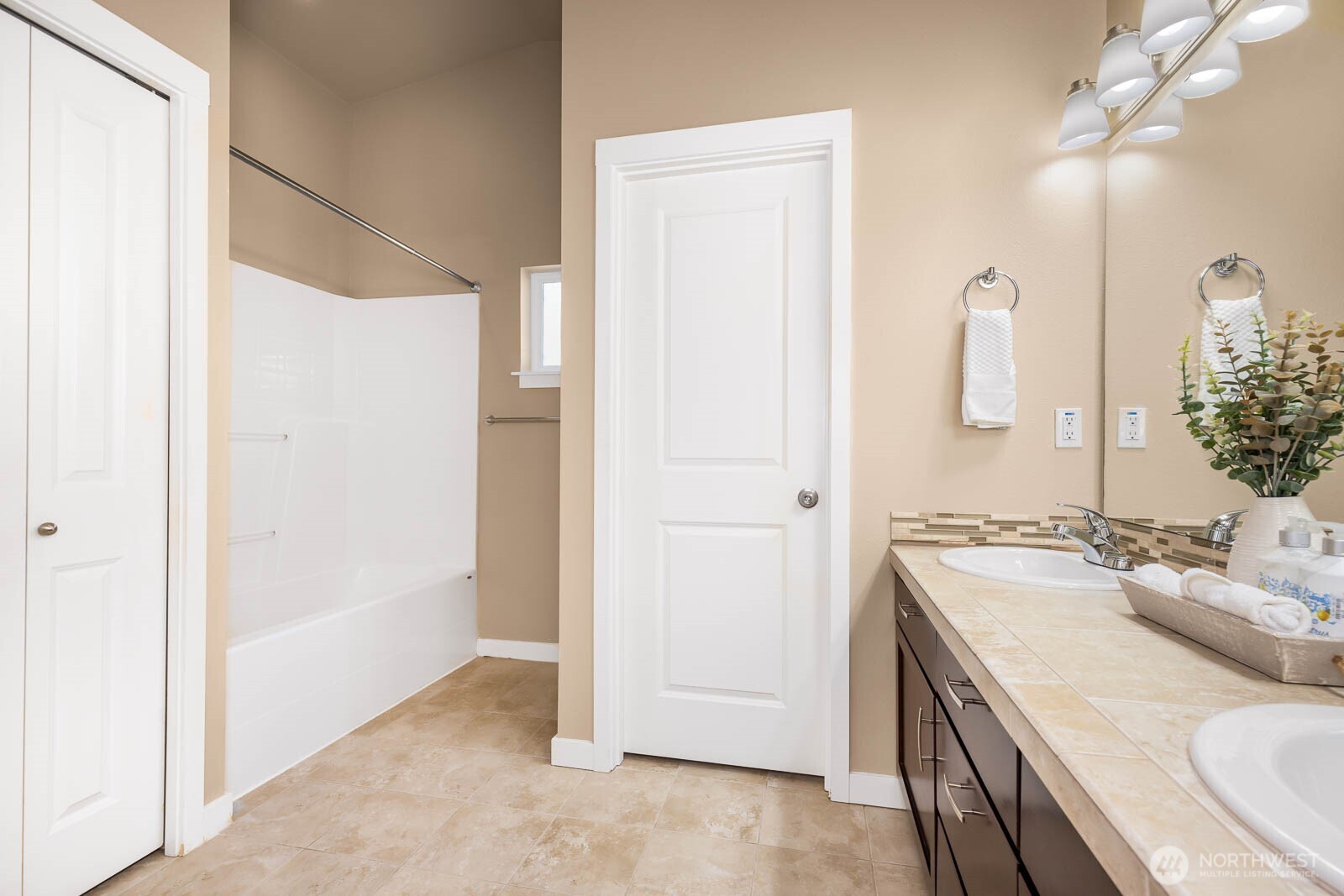 932 North 96th Street Seattle, WA 98103 - Photo 12 of 19