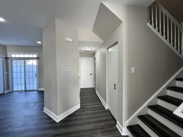 $2,600 | 102 Soo Line Drive, Grayslake, IL 60030