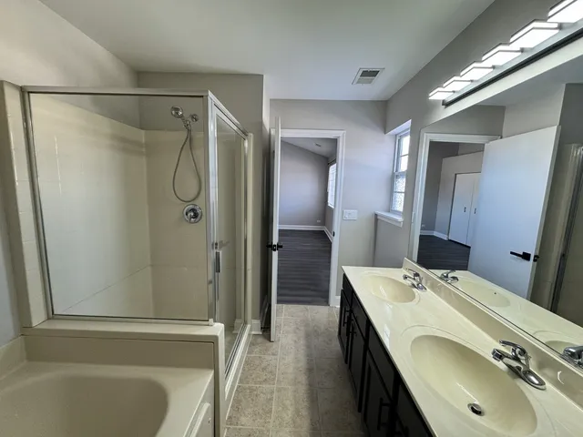 $2,600 | 102 Soo Line Drive, Grayslake, IL 60030