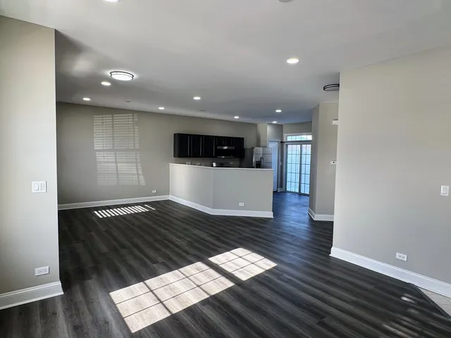 $2,600 | 102 Soo Line Drive, Grayslake, IL 60030