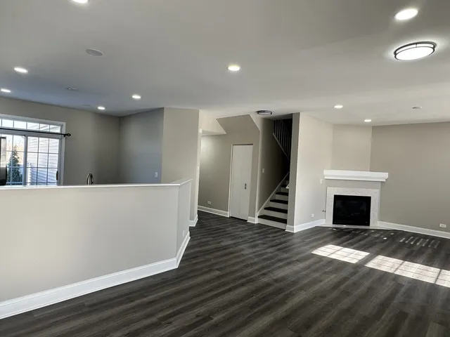 $2,600 | 102 Soo Line Drive, Grayslake, IL 60030