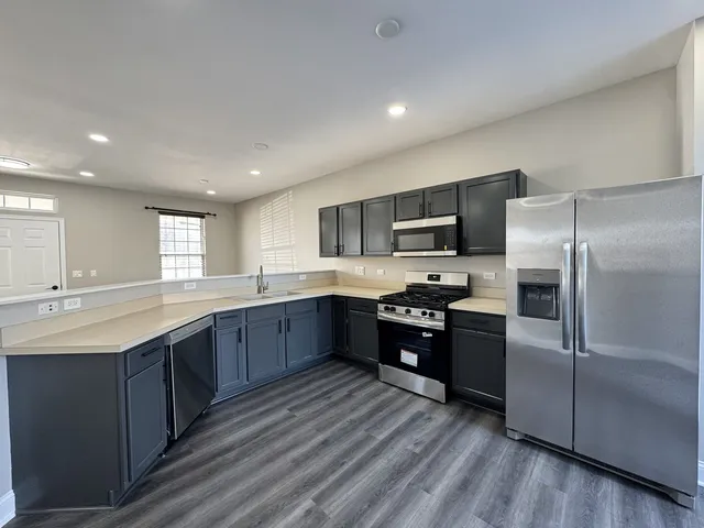 $2,600 | 102 Soo Line Drive, Grayslake, IL 60030