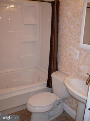 1701 Swansea Road Baltimore, MD 21239 - Photo 5 of 8 Bath #1