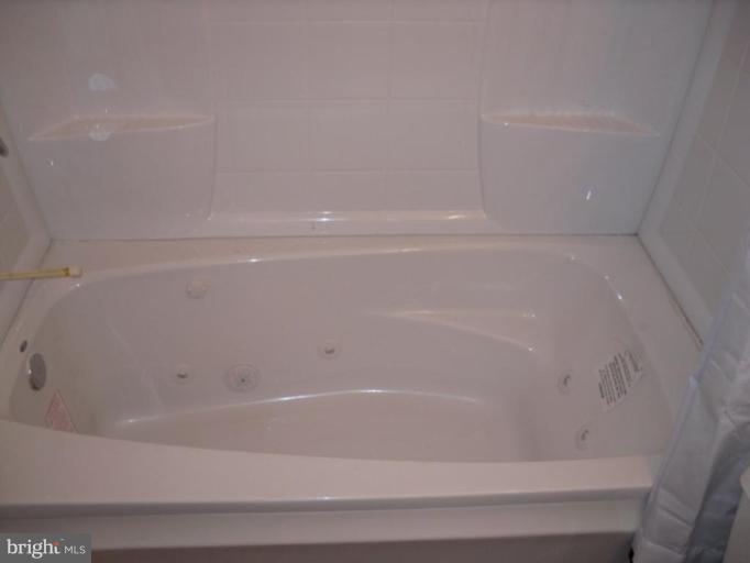 1701 Swansea Road Baltimore, MD 21239 - Photo 6 of 8 Jacuzzi tub