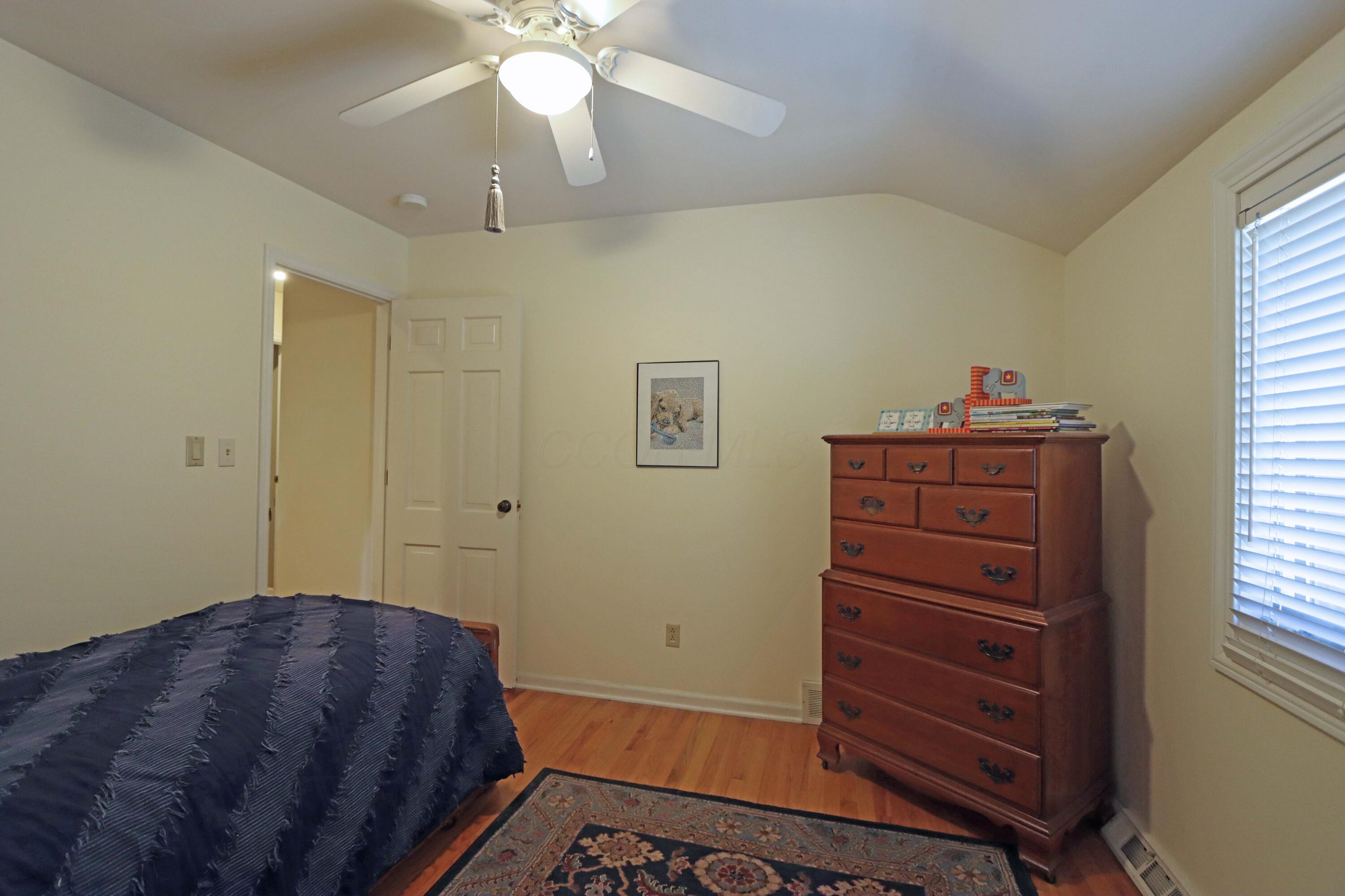 3969 Newhall Road Upper Arlington, OH 43220 - Photo 47 of 82 4th bedroom with hardwood flooring and closet