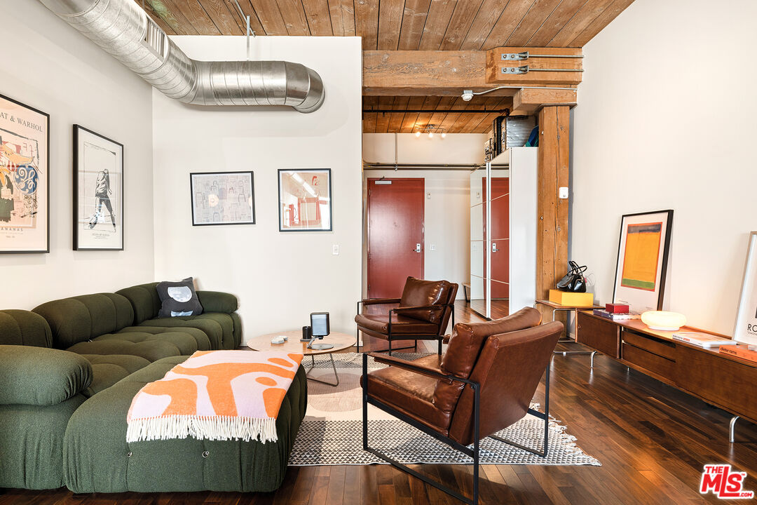 530 South Hewitt Street, Unit 425 Los Angeles, CA 90013 - Photo 11 of 22 a living room with furniture and a large window