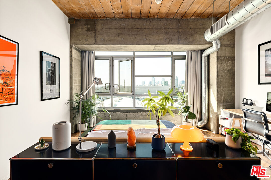 530 South Hewitt Street, Unit 425 Los Angeles, CA 90013 - Photo 5 of 22 a view of living room with furniture and floor to ceiling window