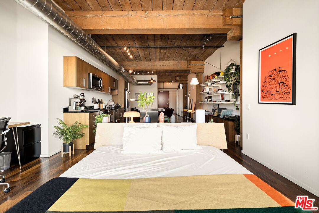 530 South Hewitt Street, Unit 425 Los Angeles, CA 90013 - Photo 6 of 22 a large white room with kitchen view