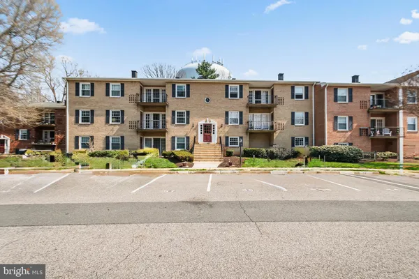 $1,695 | 3945 Lyndhurst Drive, Unit 303, Fairfax, VA 22031