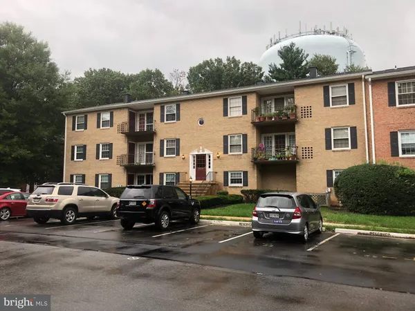 $1,695 | 3945 Lyndhurst Drive, Unit 303, Fairfax, VA 22031
