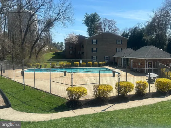 $1,695 | 3945 Lyndhurst Drive, Unit 303, Fairfax, VA 22031