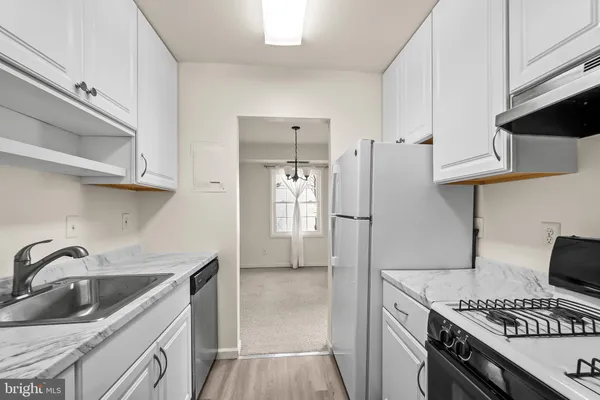 $1,695 | 3945 Lyndhurst Drive, Unit 303, Fairfax, VA 22031