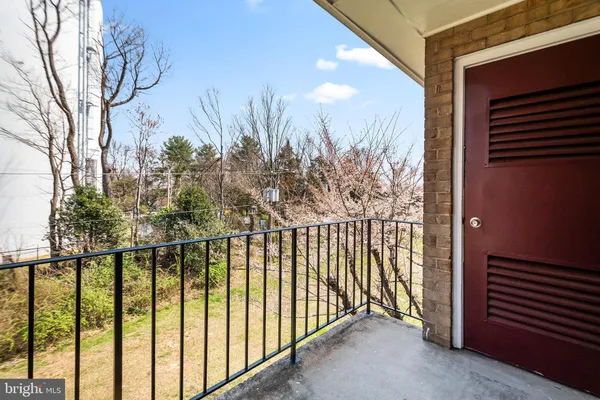 $1,695 | 3945 Lyndhurst Drive, Unit 303, Fairfax, VA 22031