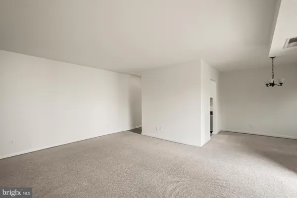 $1,695 | 3945 Lyndhurst Drive, Unit 303, Fairfax, VA 22031