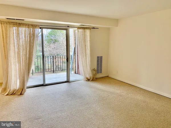 $1,695 | 3945 Lyndhurst Drive, Unit 303, Fairfax, VA 22031