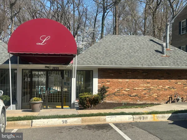 $1,695 | 3945 Lyndhurst Drive, Unit 303, Fairfax, VA 22031