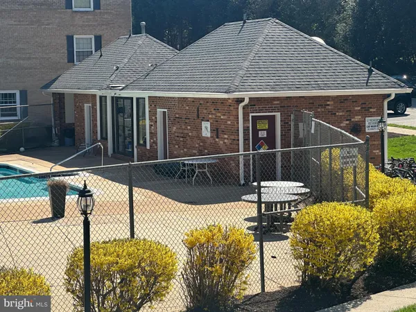 $1,695 | 3945 Lyndhurst Drive, Unit 303, Fairfax, VA 22031