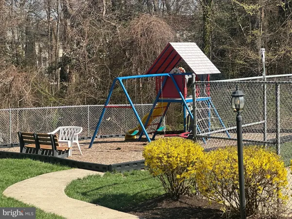 $1,695 | 3945 Lyndhurst Drive, Unit 303, Fairfax, VA 22031