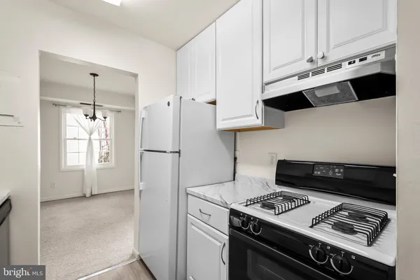 $1,695 | 3945 Lyndhurst Drive, Unit 303, Fairfax, VA 22031