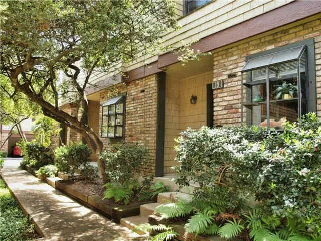$1,850 | 7122 Wood Hollow Drive, Unit 10, Austin, TX 78731