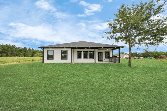 a view of a house with a backyard