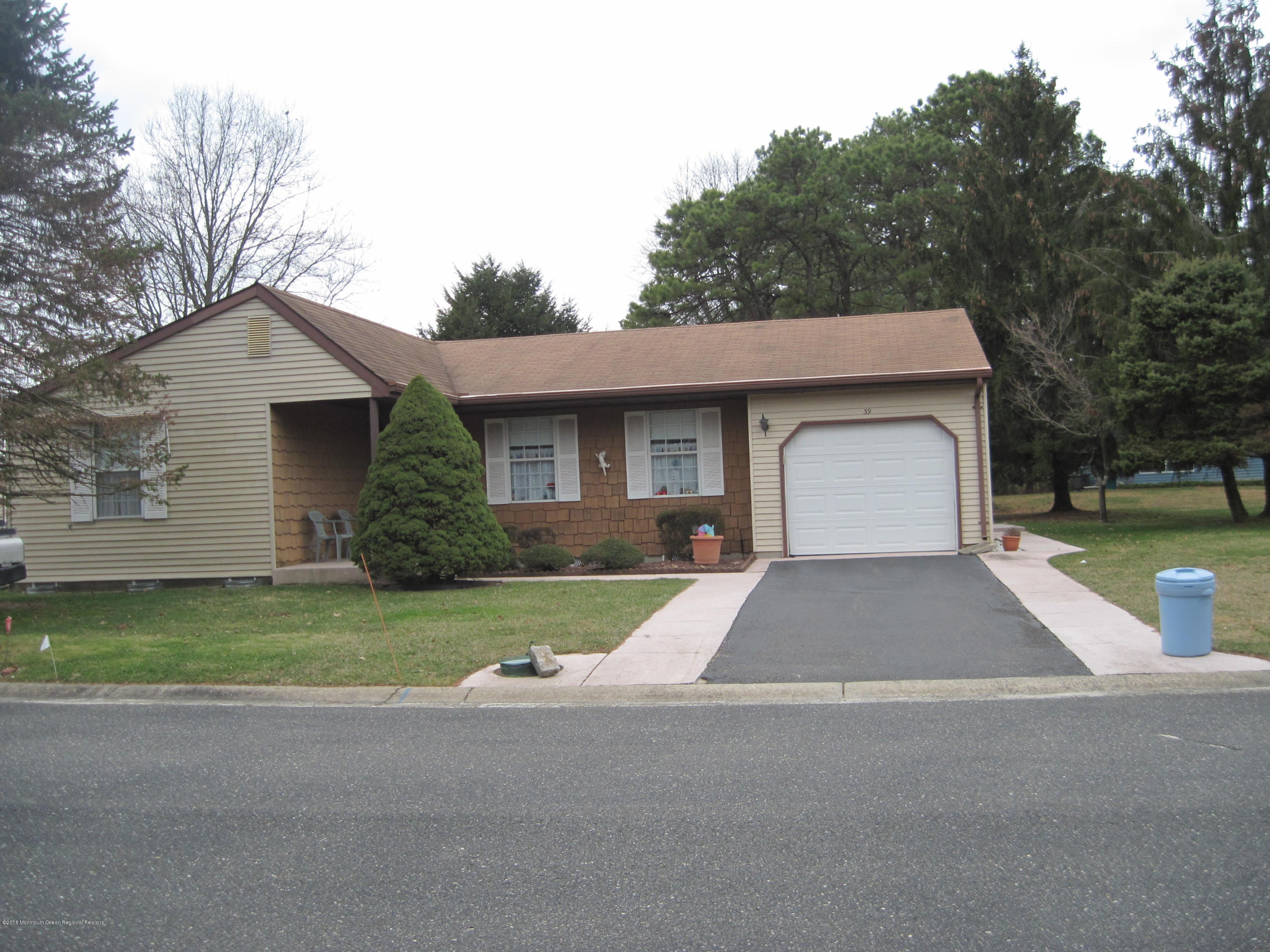 39 Berkshire Road, Unit 65 Whiting, NJ 08759 - Photo 1 of 22 39 Berkshire 098