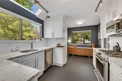 $799,000 | 127 Stone Bridge Square, Chappaqua, NY 10514
