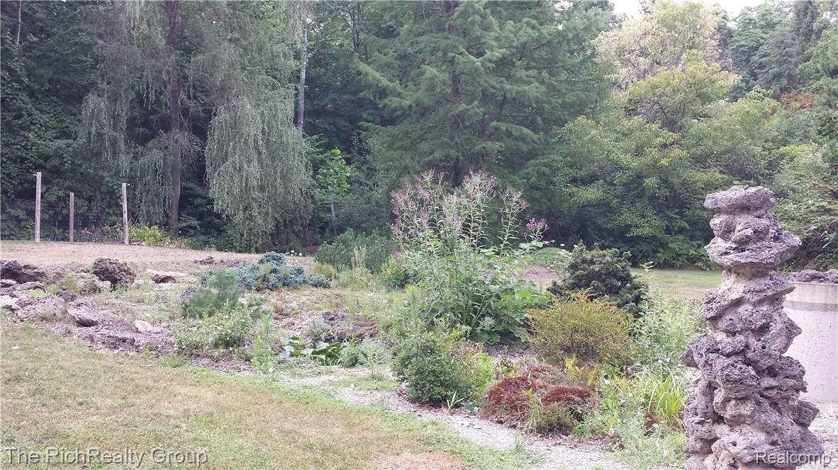 41420 Harris Road Belleville, MI 48111 - Photo 7 of 42 2016-08-09 17.39